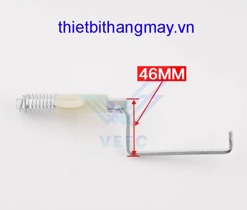 Cần mở khóa cửa thag máy.8 Cần mở khóa cửa thag máy.8