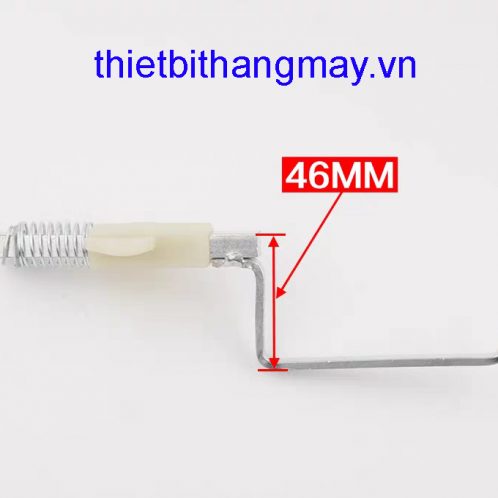 Cần mở khóa cửa thang máy.4