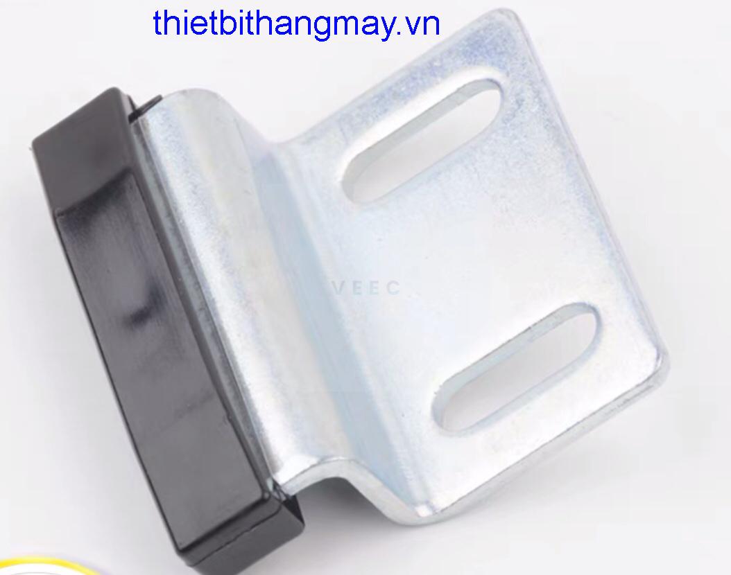 z4673567406383_952ec48740aGuốc trượt cửa thang máy Guốc trượt cửa thang máy